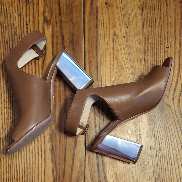 Prada Women's Tan Leather Open-Toe Heels - Picture 3 of 12